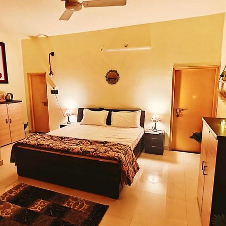 The Yellow House - Couple'S Getaway In Gomti Nagar- 1 Bhk 러크나우 외부 사진