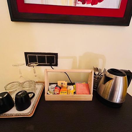 The Yellow House - Couple'S Getaway In Gomti Nagar- 1 Bhk 러크나우 외부 사진