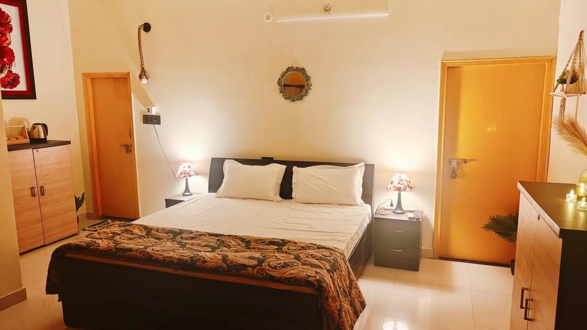 The Yellow House - Couple'S Getaway In Gomti Nagar- 1 Bhk 러크나우 외부 사진
