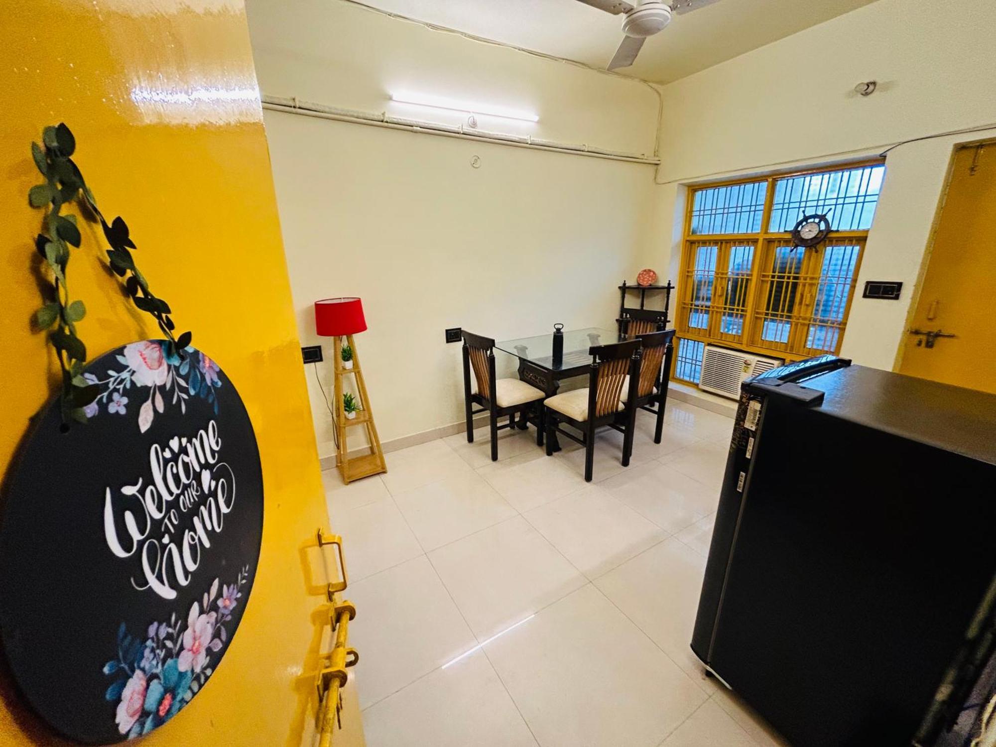 The Yellow House - Couple'S Getaway In Gomti Nagar- 1 Bhk 러크나우 외부 사진
