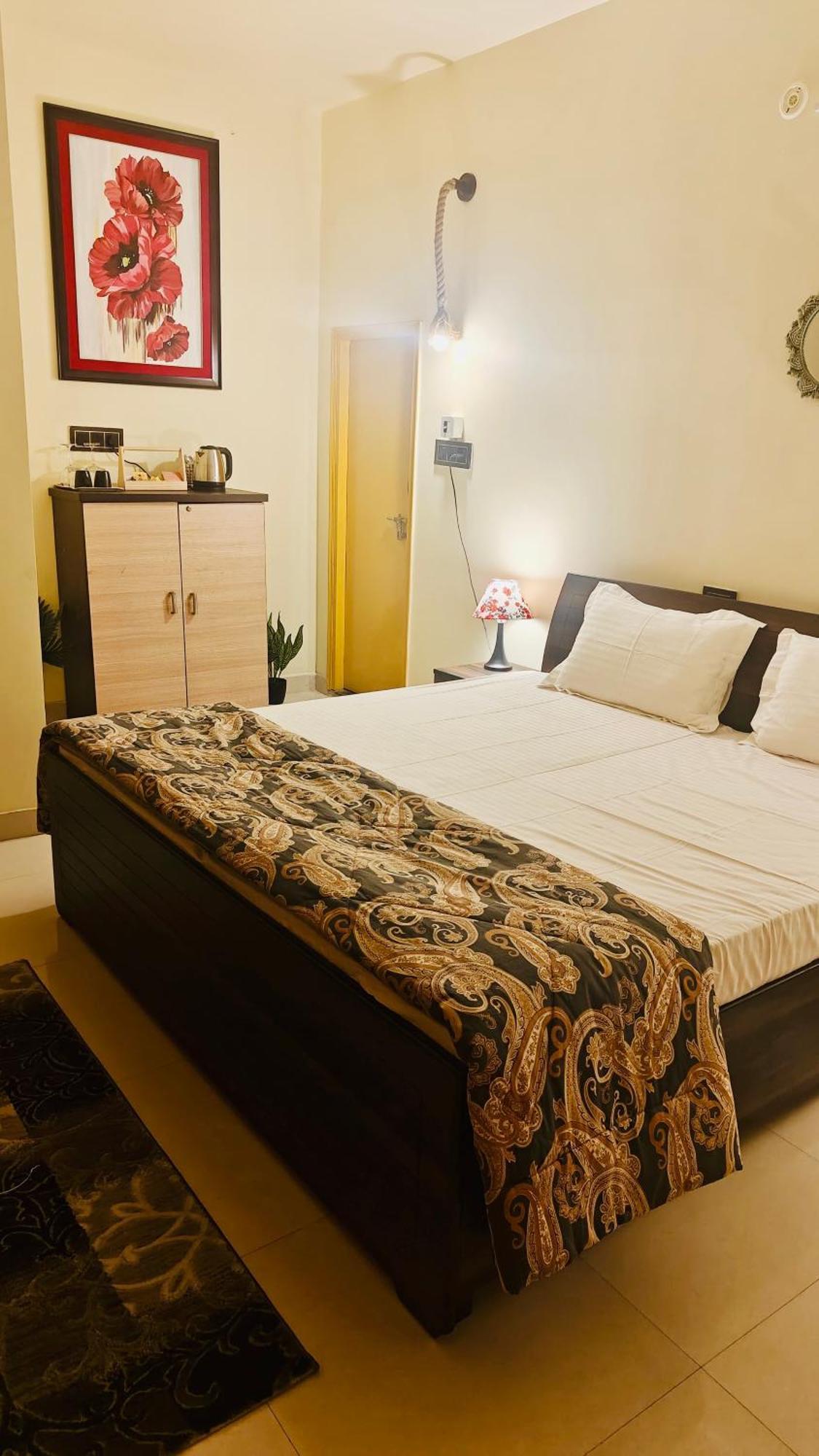 The Yellow House - Couple'S Getaway In Gomti Nagar- 1 Bhk 러크나우 외부 사진