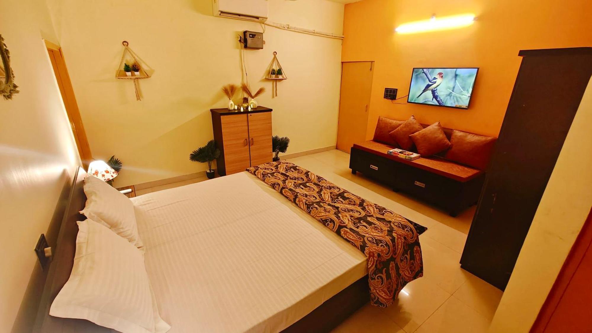The Yellow House - Couple'S Getaway In Gomti Nagar- 1 Bhk 러크나우 외부 사진