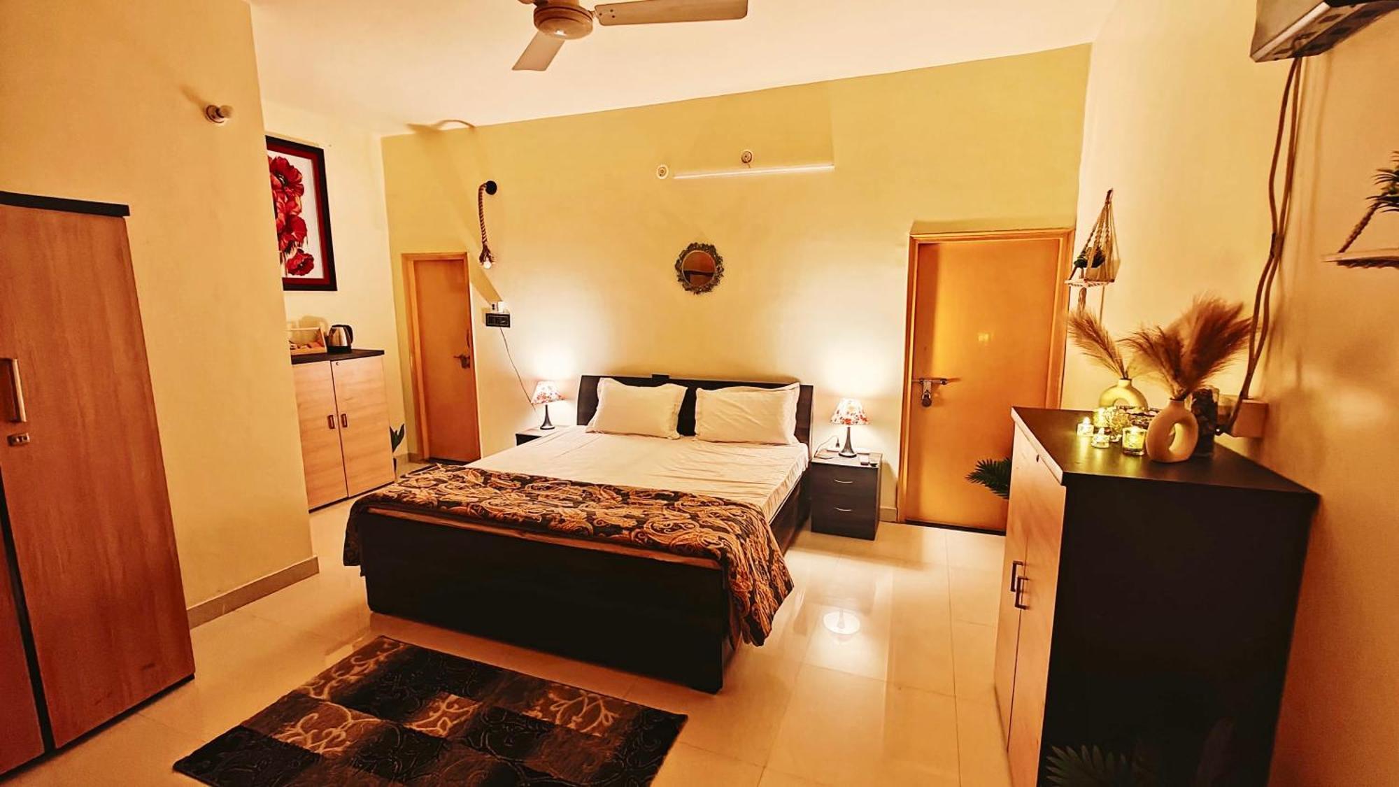 The Yellow House - Couple'S Getaway In Gomti Nagar- 1 Bhk 러크나우 외부 사진